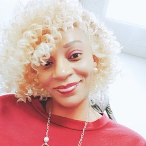 Meet your Posher, Tshiabuaya julie